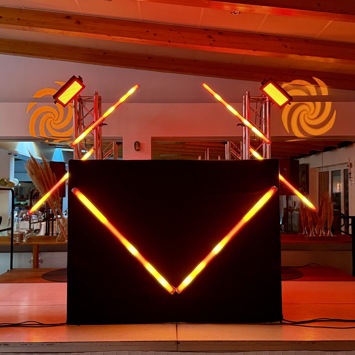 RUNDUM-SORGLOS Paket – DJ-Leistung inklusive Equipment und Aufbau
